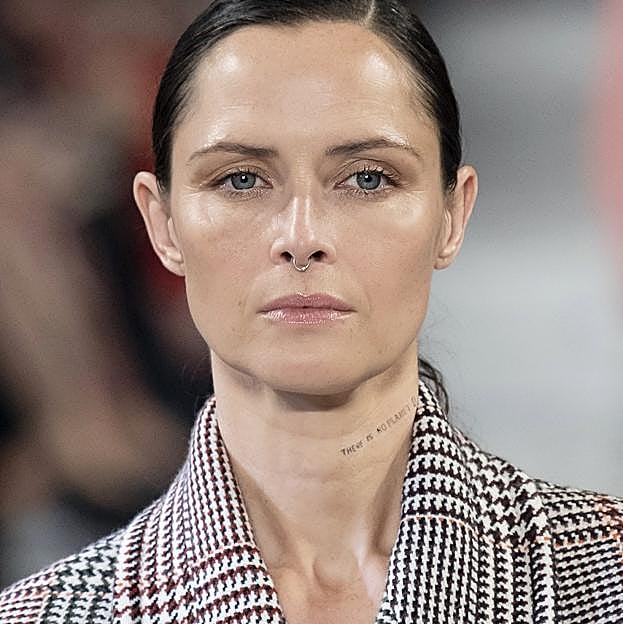 Reafirma el óvalo facial con la mascarilla antiedad de bakuchiol que arrasa en las farmacias