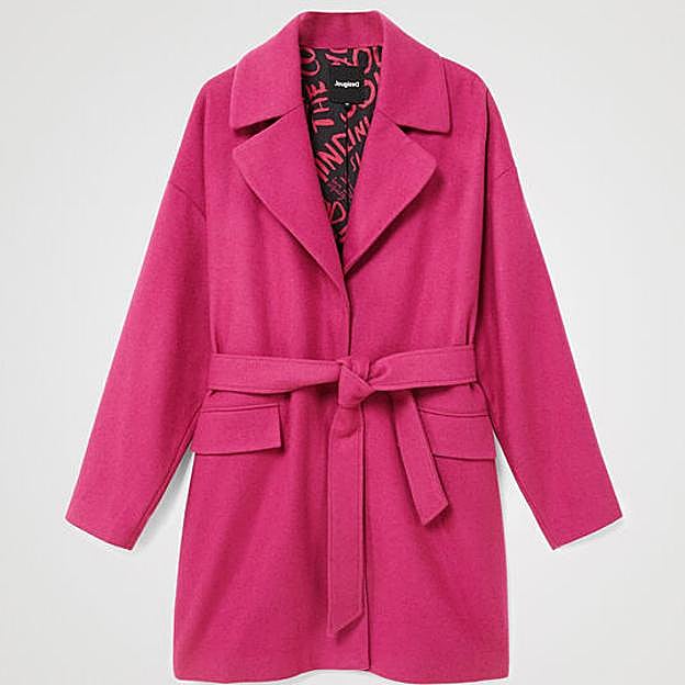 Imagen principal - Rosa y verde, la fórmula favorita de la temporada que rejuvenece a los 50 y que puedes conseguir en Zara y H&amp;M