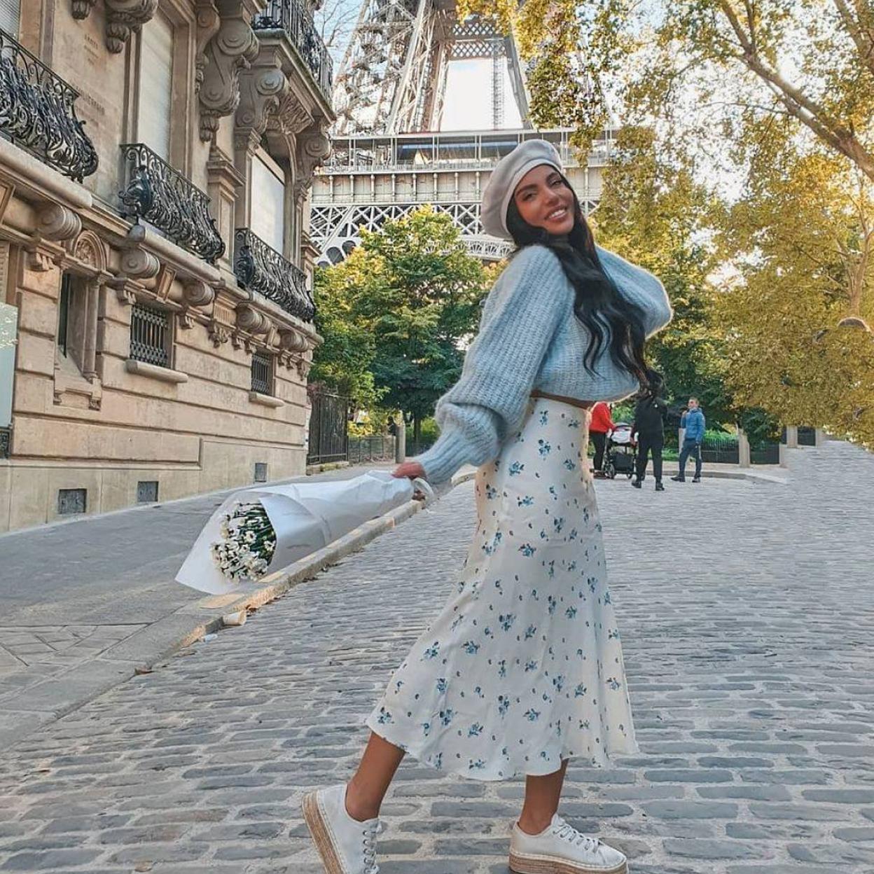 Pincha en la foto para ver los chalecos de punto de rayas más bonitos de las rebajas que son perfectos para copiar el look favorito de las famosas