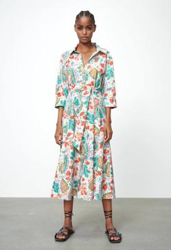 Imagen secundaria 2 - Blusas, vestidos y faldas: las prendas con estampado floral rebajadas más favorecedoras que puedes empezar a ponerte hoy mismo