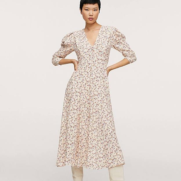 Imagen principal - Blusas, vestidos y faldas: las prendas con estampado floral rebajadas más favorecedoras que puedes empezar a ponerte hoy mismo