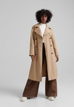 Imagen secundaria 2 - Los abrigos, chaquetas y gabardinas básicos que puedes encontrar rebajados en Bershka por menos de 40 euros