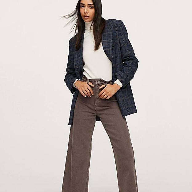 Imagen principal - El cierre es es mediante cremallera y botón