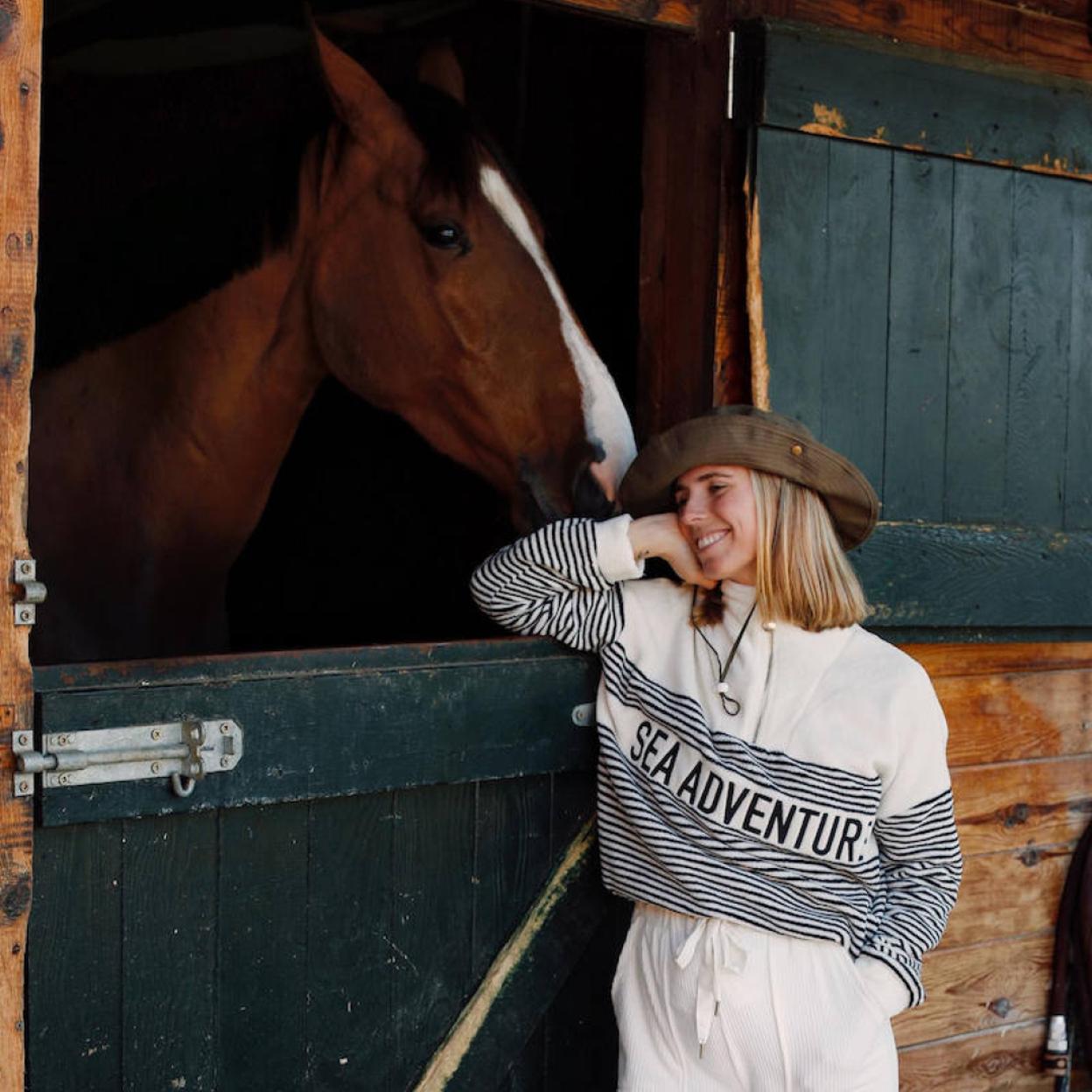 Pincha en la foto para ver los exclusivos abrigos de Zara Atelier que ha llevado Marta Ortega y que ya triunfan entre las influencers