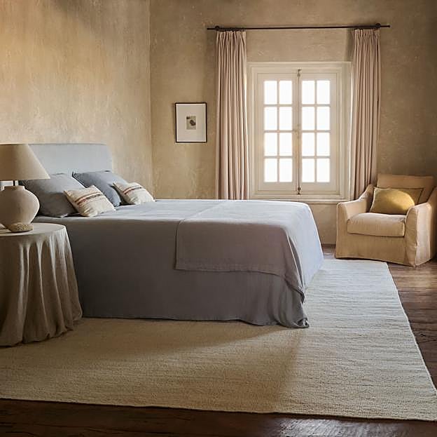 Imagen principal - Cómo copiar en Zara Home la decoración de esta elegante mansión y conseguir que tu casa parezca más grande y luminosa