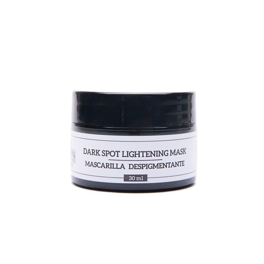 Dentro de la gama de productos despigmentantes de la firma española, se encuentra esta mascarilla elaborada con arcilla e ingredientes de origen natural. Con su aplicación, se realiza una exfoliación suave de la piel que además es hidratante y antioxidante. (21,90 euros).