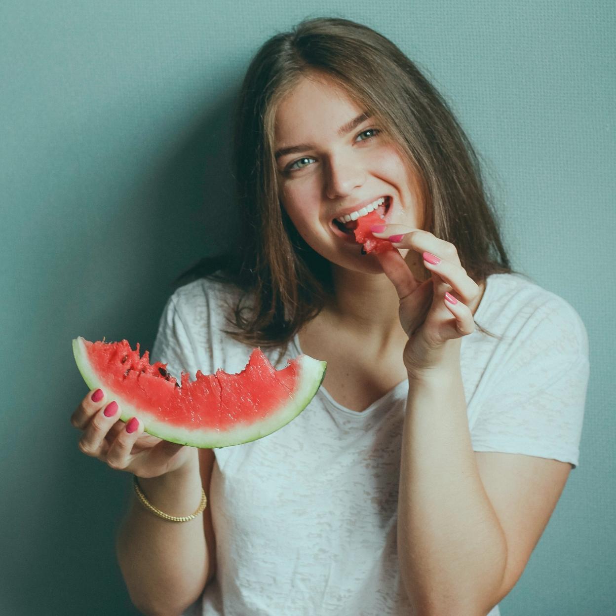 Pincha en la imagen para conocer lo que deberías hacer para comer más sano sin hacer dieta. 