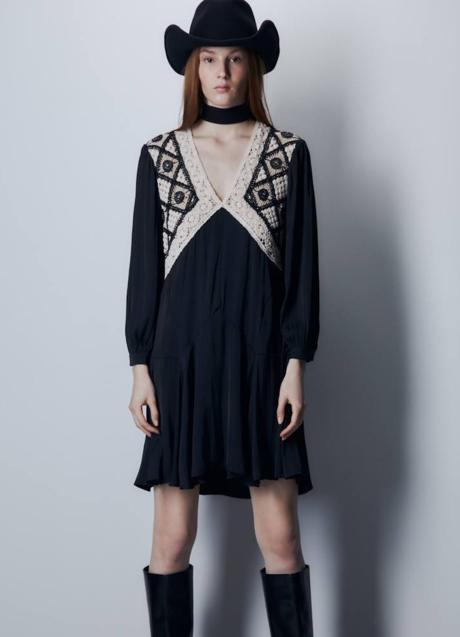 Imagen - El vestido con cuerpo de crochet tiene el escote en forma de pico