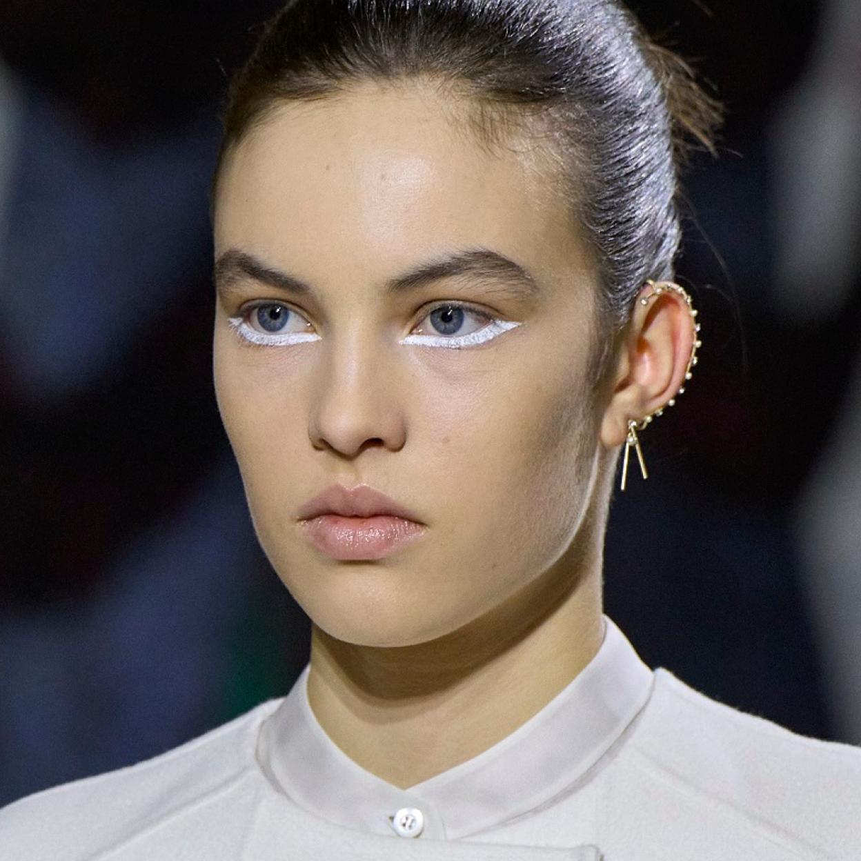 Pincha en la imagen para descubrir los mejores looks de los primeros desfiles de la Alta Costura de París.