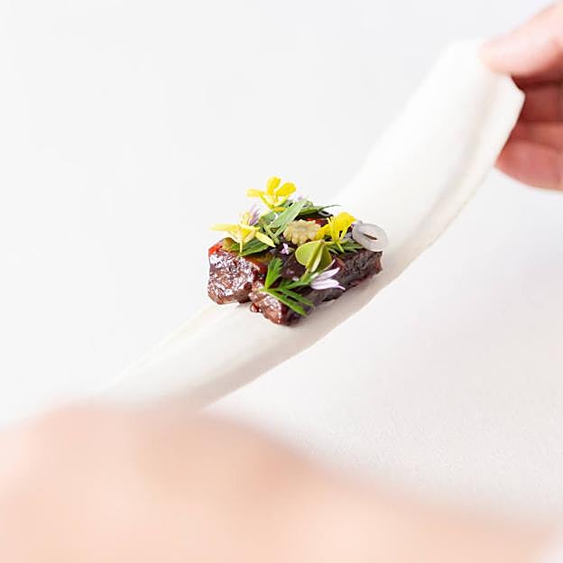 Imagen principal - Jesús Sánchez: «La crítica gastronómica es importantísima y las estrellas Michelin, un sueño. Pero nada es tan valioso como el reconocimiento del público»