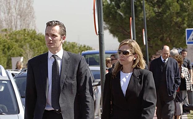 La infanta Cristina e Iñaki Urdangarín, en el funeral de Jesús Rollán, amigo de ambos. 