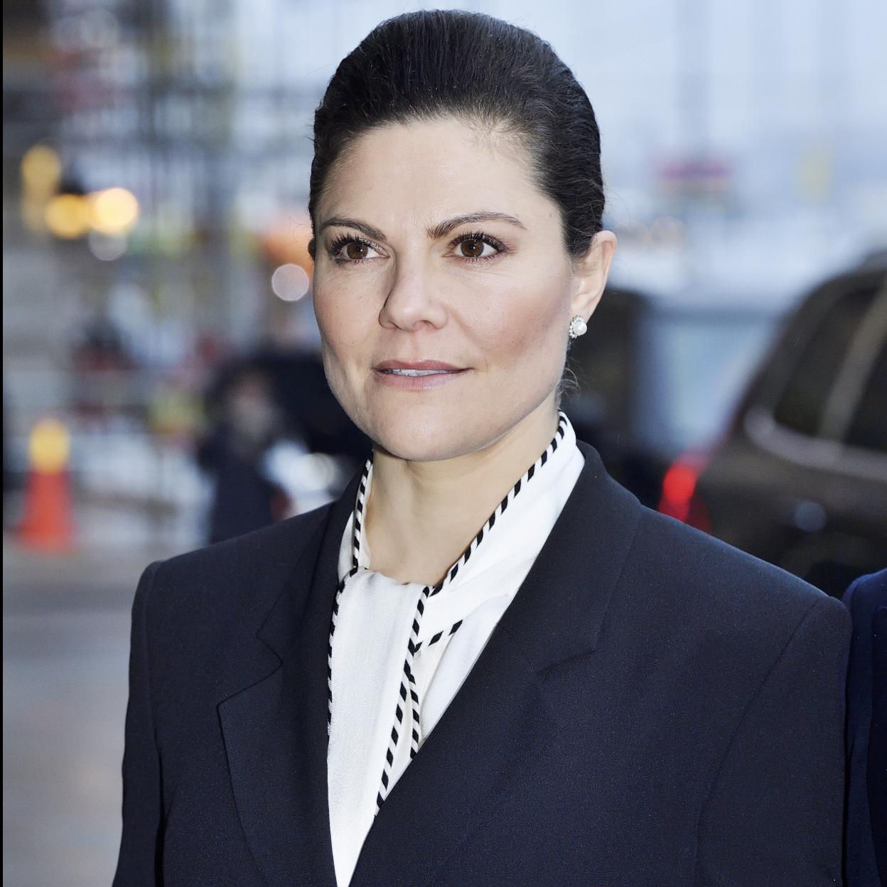 Pincha en la imagen para ver las blazers que hemos fichado para las rebajas y van a elevar cualquier estilismo con pantalones y faldas.