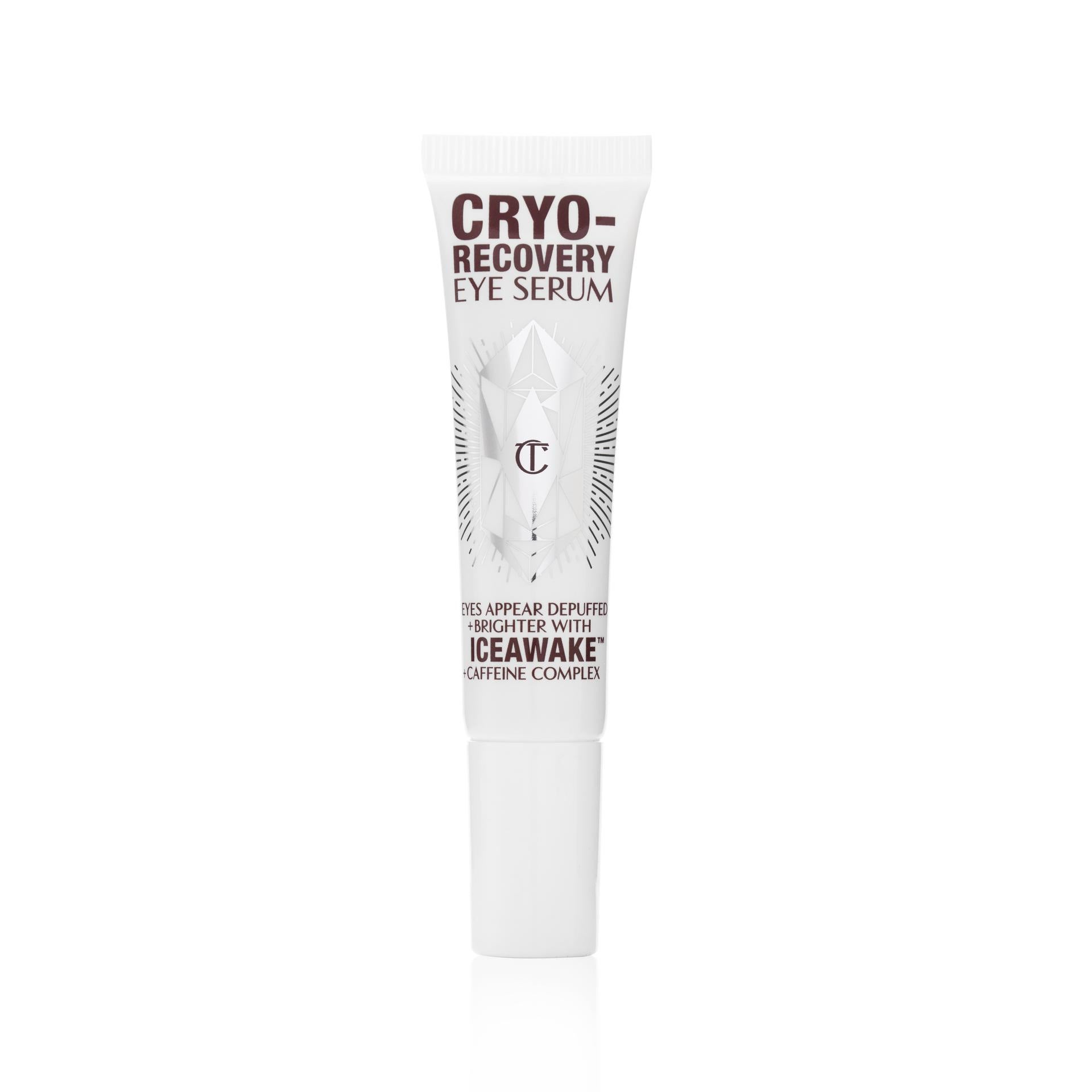 El Cryo- Recovery Eye Serum de Charlotte Tilbury está inspirado en la crioterapia y tiene un aplicador que lo hace muy fácil de usar. En cuanto a su precio, es de 59 €.