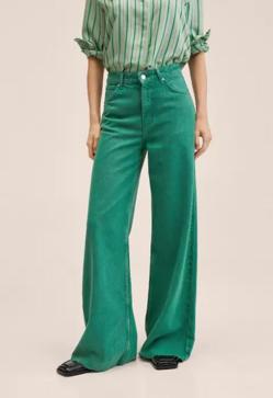 Imagen secundaria 2 - Esta influencer ha encontrado en Mango el look retro perfecto y tendencia que nos hace soñar con la primavera