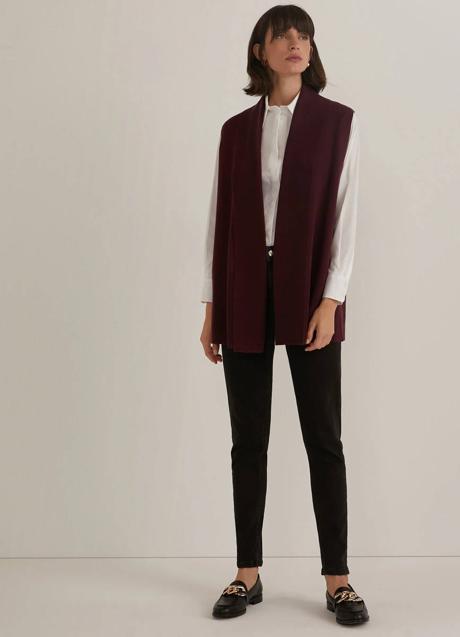 Imagen - El chaleco con solapas y terminaciones en canalé está rebajado a 19,99 euros