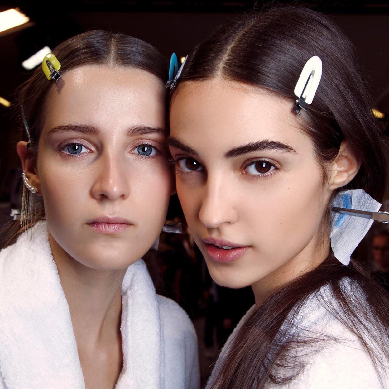 Pincha en la foto para ver los mejores desmaquillantes para no acelerar el envejecimiento de la piel y eliminar la suciedad