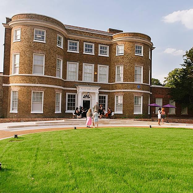 Un viaje muy visual a las creaciones del padre del movimiento Arts & Crafts..