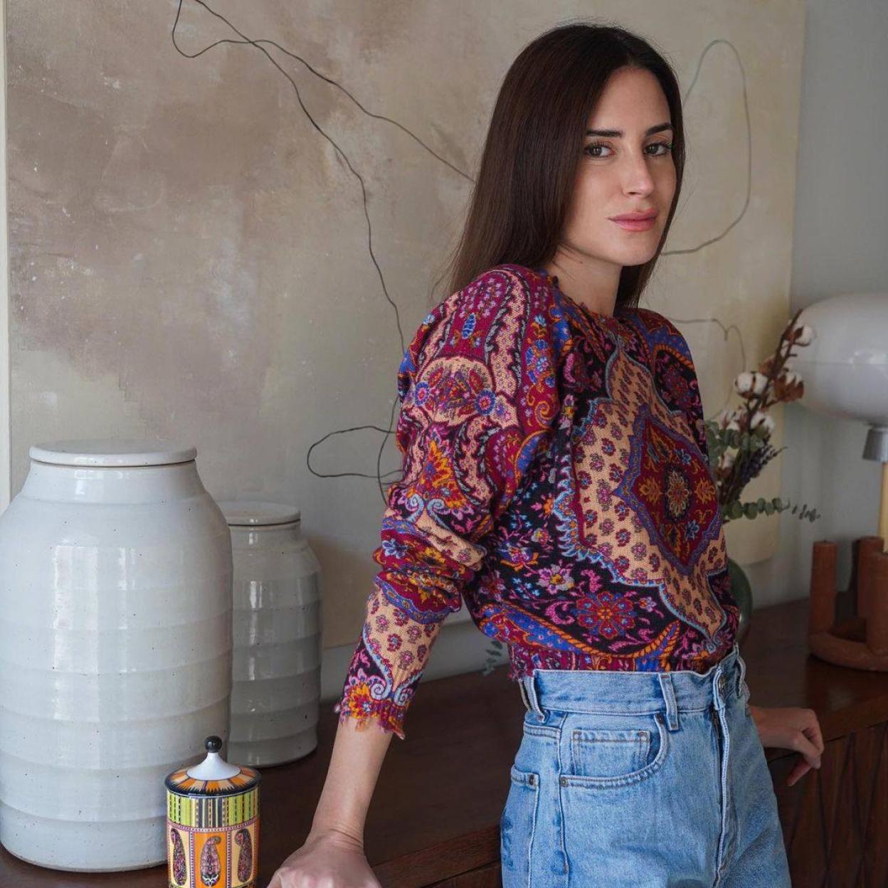 Pincha en la imagen para ver Las camisas, blusas y tops perfectas para tus looks con pantalones están en Sfera (y te van a enamorar)