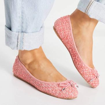 Imagen secundaria 1 - Las bailarinas más elegantes, bonitas, cómodas y baratas que vas a llevar también en primavera son de terciopelo, charol y tweed