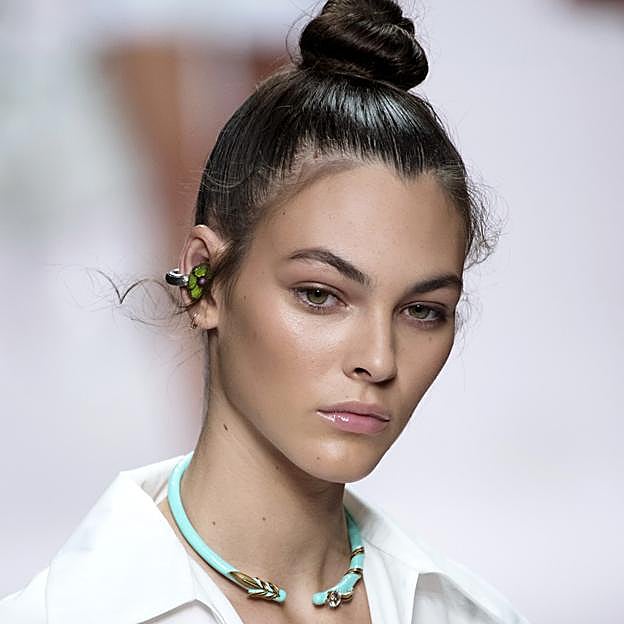 Qué se necesita para hacer un slick bun perfecto, el moño elegante y de efecto lifting que arrasa en Instagram
