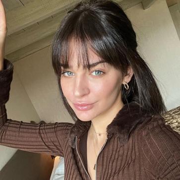 Imagen secundaria 1 - Este es el flequillo más deseado del momento: sabemos por qué todo Tiktok e Instagram quiere hacerse este cambio de look tendencia