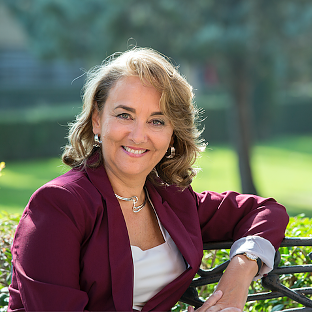 Adela Muñoz Páez, catedrática de Química Inorgánica de la Universidad de Sevilla, aotura de Brujas. La locura de Europa en la Edad Moderna.