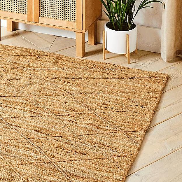 Imagen principal - La alfombras de Primark Home son buenas, bonitas y baratas: cuestan entre 30 y 60 euros.