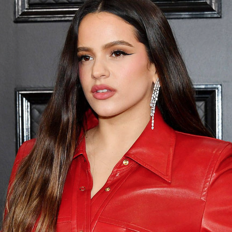 Rosalía cuenta con su madre, Pilar Tobella, para dirigir su negocio global. 