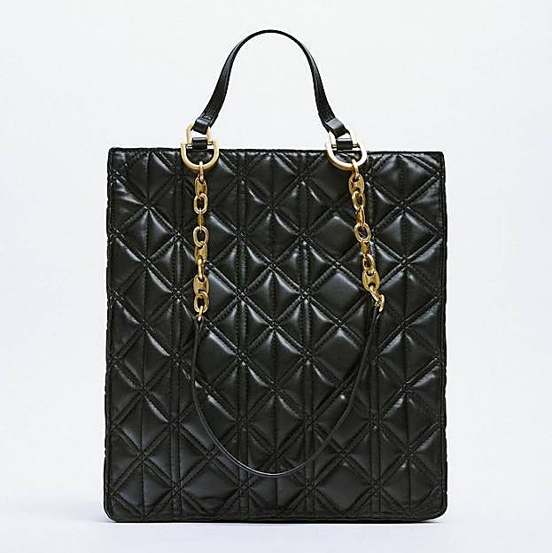 Imagen principal - Prácticos o en tendencia: estos son los bolsos más bonitos de la temporada que mejoran cualquier look y tienes que tener en tu colección