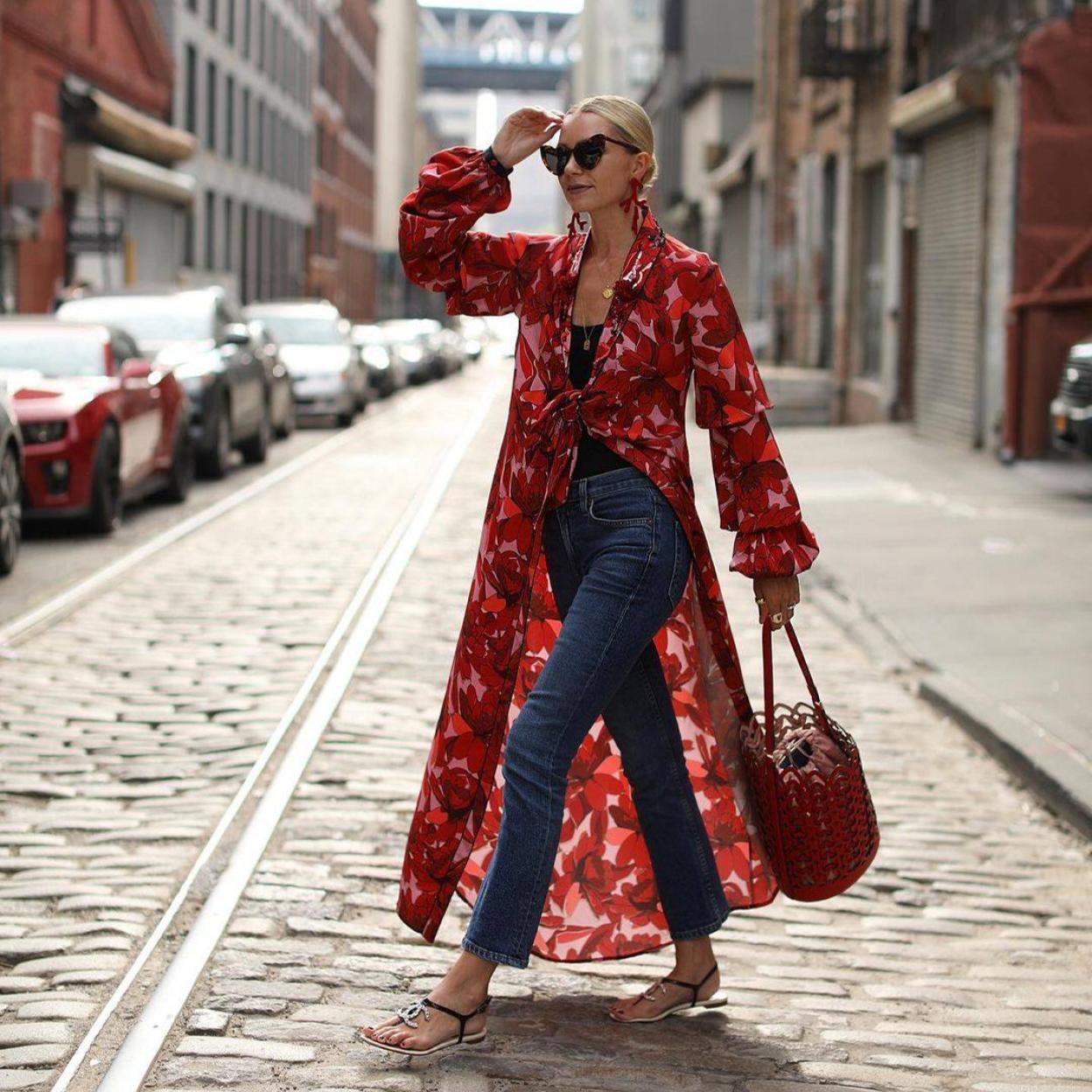 Pincha en la imagen para ver Las camisas, blusas y tops perfectas para tus looks con pantalones están en Sfera (y te van a enamorar)