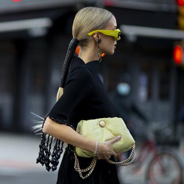 Imagen secundaria 1 - Las dos coletas más espectaculares y bonitas que arrasan en el street style tienen un truco fácil que vas a querer copiar y sienta así de bien