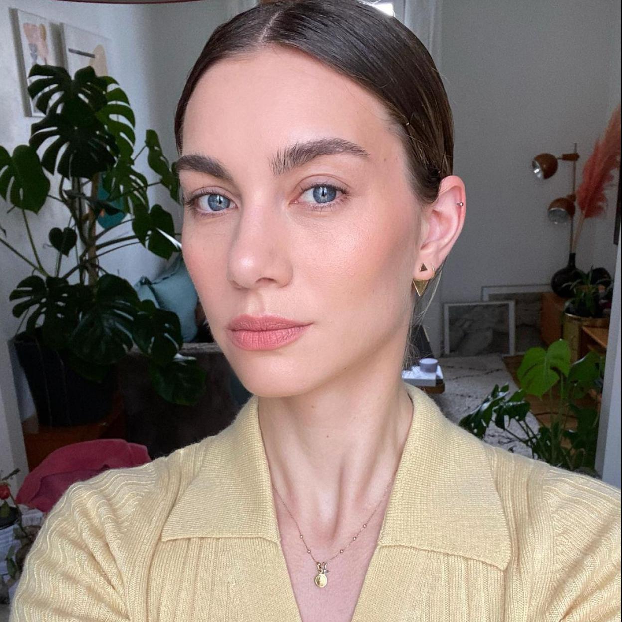 Pincha en la imagen para descubrir las mejores cremas hidratantes, ligeras y de rápida absorción, para pieles maduras.