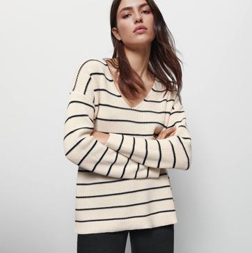 Imagen secundaria 1 - Massimo Dutti apuesta por estas elegantes prendas de punto al estilo chic francés a las que no vas a poder resistirte
