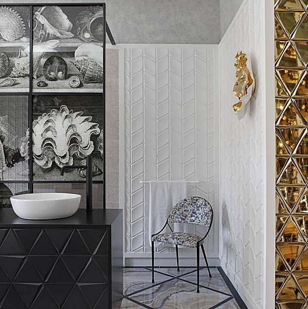 Imagen principal - Sofá y butaca de la colección Retrato. Diseñada por Erico Navazo para la firma sevillana Ormos, es una muestra de su gusto por las formas orgánicas y por la estética poética, suave y confortable.