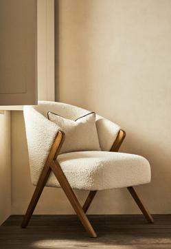 Imagen secundaria 2 - Los muebles mid century modern de Zara Home: el aparador cuesta 499 euros y las butacas, 249 euros cada una. 