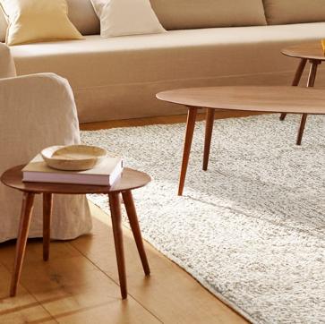 Imagen secundaria 1 - Los muebles Mid-Century Modern más bonitos y baratos de Zara Home: butaca, 299 euros; mesas 129 euros y maceteros de cobre, desde 39.99 euros.