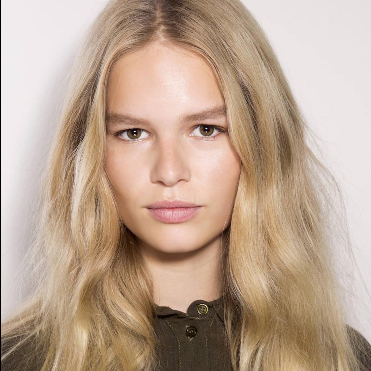 Pincha en la imagen para ver Hay vida más allá del champú y el acondicionador para acabar con el encrespamiento: ficha estos aceites y sérums para el pelo