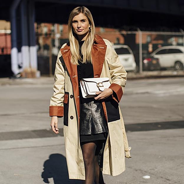 Sfera tiene la gabardina más bonita, original y ponible y es una reversible casi agotada con la que triunfar en primavera