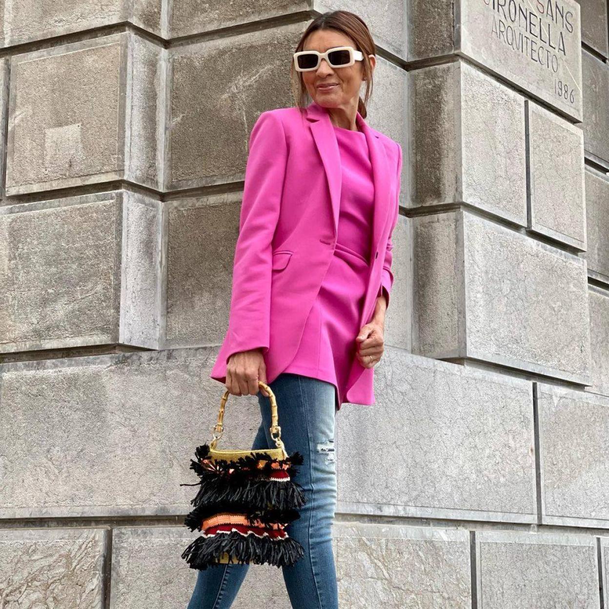 Pincha en la imagen para ver Las sudaderas que van a arrasar porque rejuvenecen y elevan todos tus looks son estas (y no vas a poder quedarte solo con una)