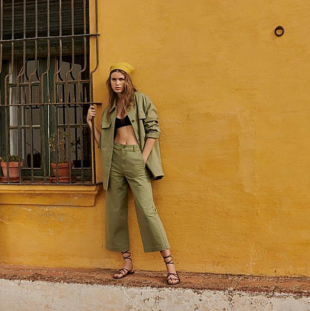 Imagen principal - Esta es la chaqueta verde militar de primavera de Mango por la que todo el mundo te va a preguntar (¡y ya está rebajada!)