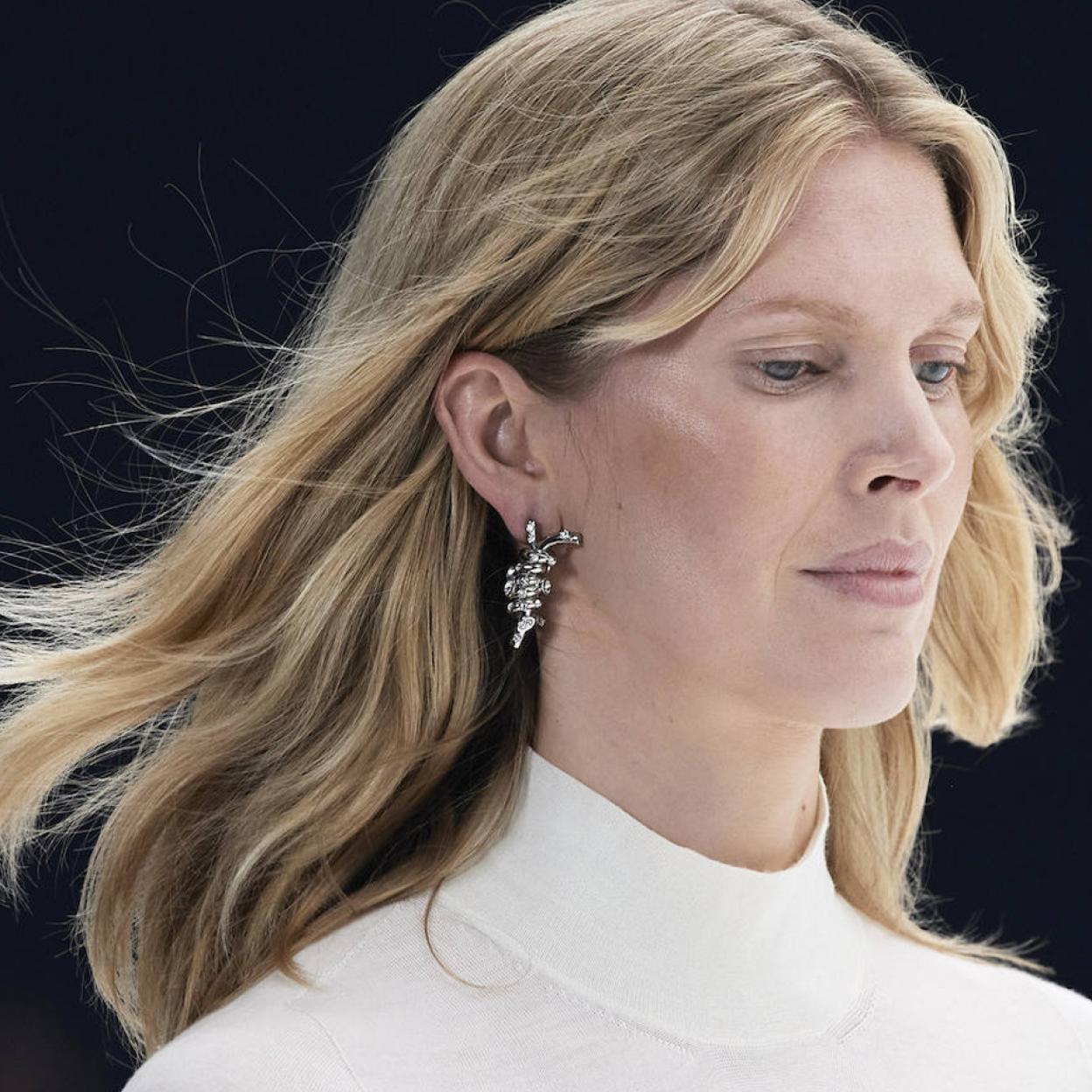 Pincha en la foto para ver aceites y sérums para el pelo para acabar con el encrespamiento