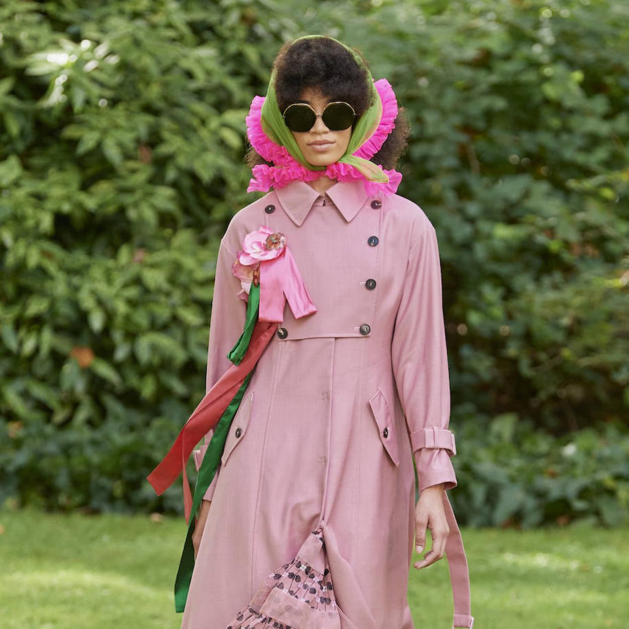 Pincha en la foto para ver bolsos súper bonitos con los que apostar por el rojo y triunfar en Instagram como una influencer