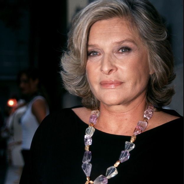 Pincha en la foto para ver la discreta vida de Xandra Falcó, hija de Jeannine Girod: de la paz de los viñedos a la relación con su famosa hermanastra, Tamara Falcó. 