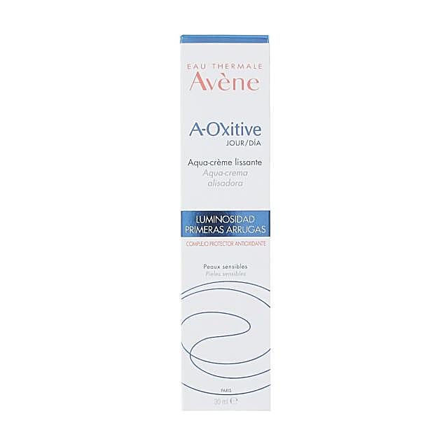 Crema de día A-OXitive de Avène. Previene las primeras arrugas gracias a las provitaminas C y E, e ilumina muchísimo la piel. (A partir de 30 euros en farmacias).