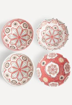 Imagen secundaria 2 - Vajillas de melamina por piezas en El Corte Inglés: en grande, imitación porcelana (desde 5.95 euros la pieza); de inspiración marina en tonos azules y blancos (desde 5.95 euros la pieza) y con estampados étnicos en tonos rojos (15.95 euros el set de 4 bowls).