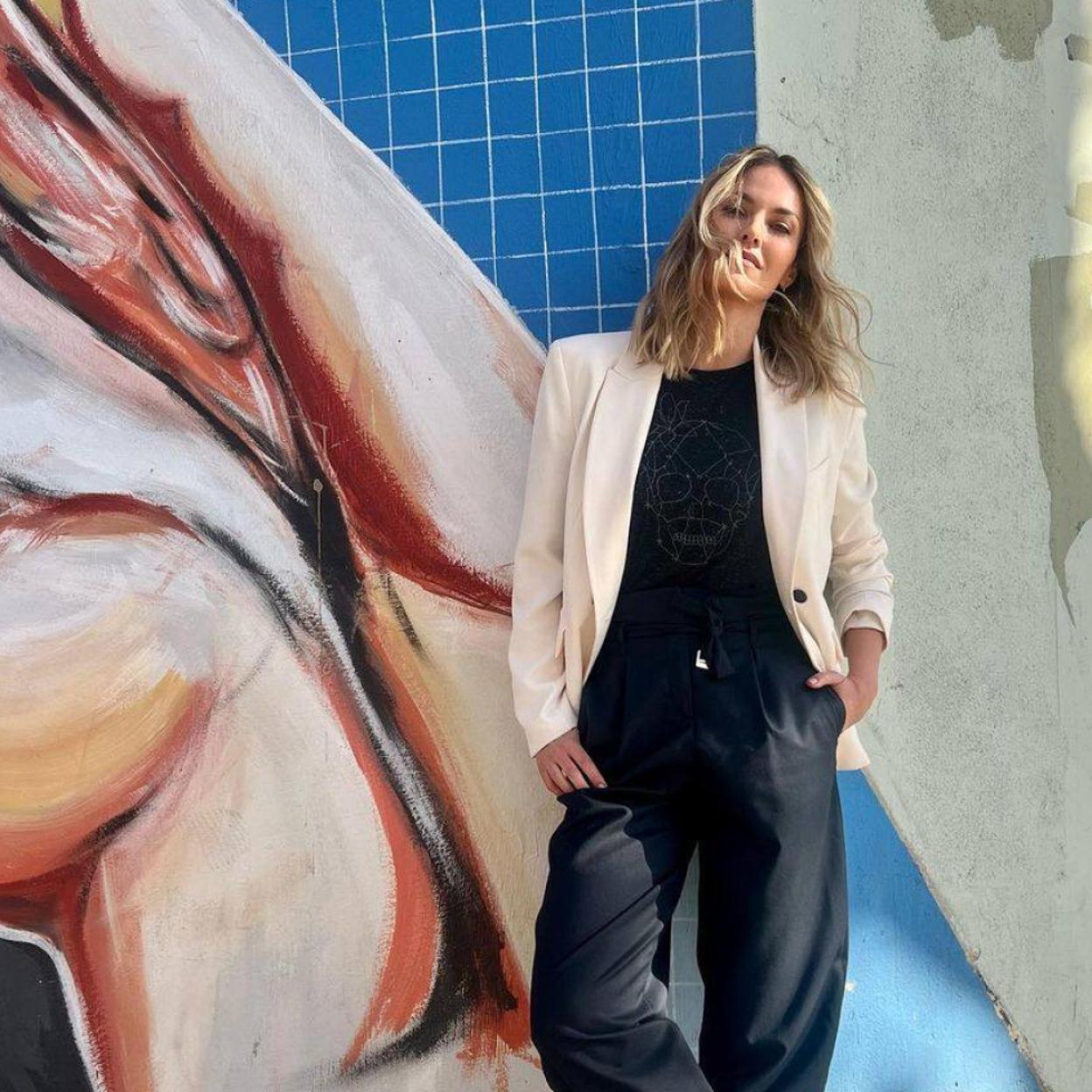 Pincha en la foto para ver las blazers y chaquetas cropped que puedes comprar rebajadas y van a ser protagonistas de tus looks de primavera