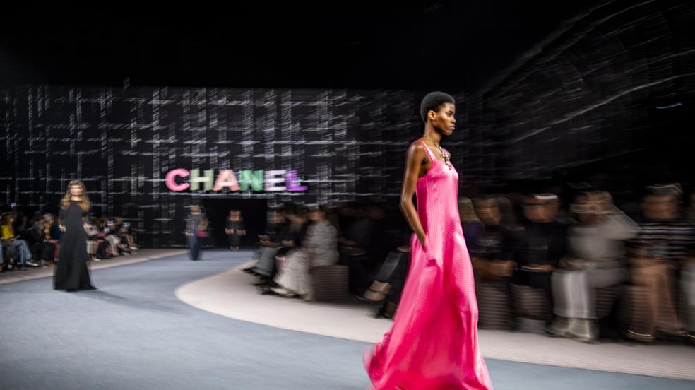Imagen del desfile AW22 de Chanel, presentado en París. 