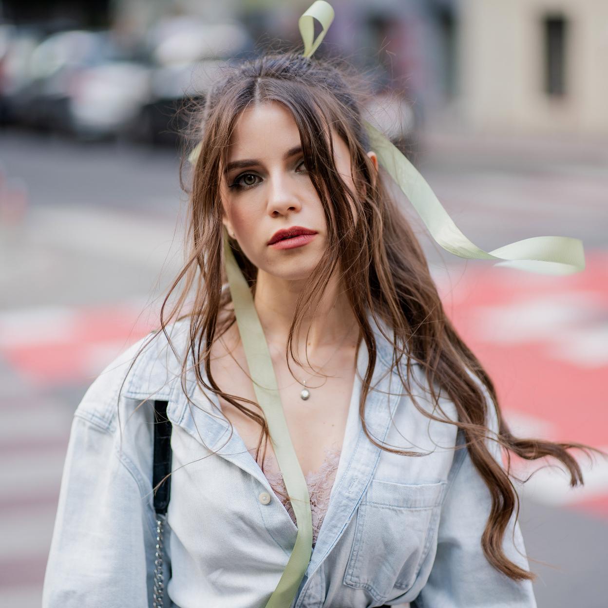 Khristyna Soloviy ha pasado de ser una cantante de exito a ser una voluntaria más ayudando a los refugiados Ucranianos.