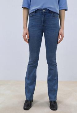 Imagen secundaria 2 - Los vaqueros flare de Mango, Pull&Bear y El Corte Inglés