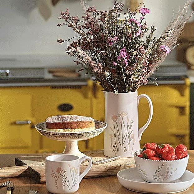 Imagen principal - Los playos y menaje de cocina de Primark Home están disponibles desde 3 euros.